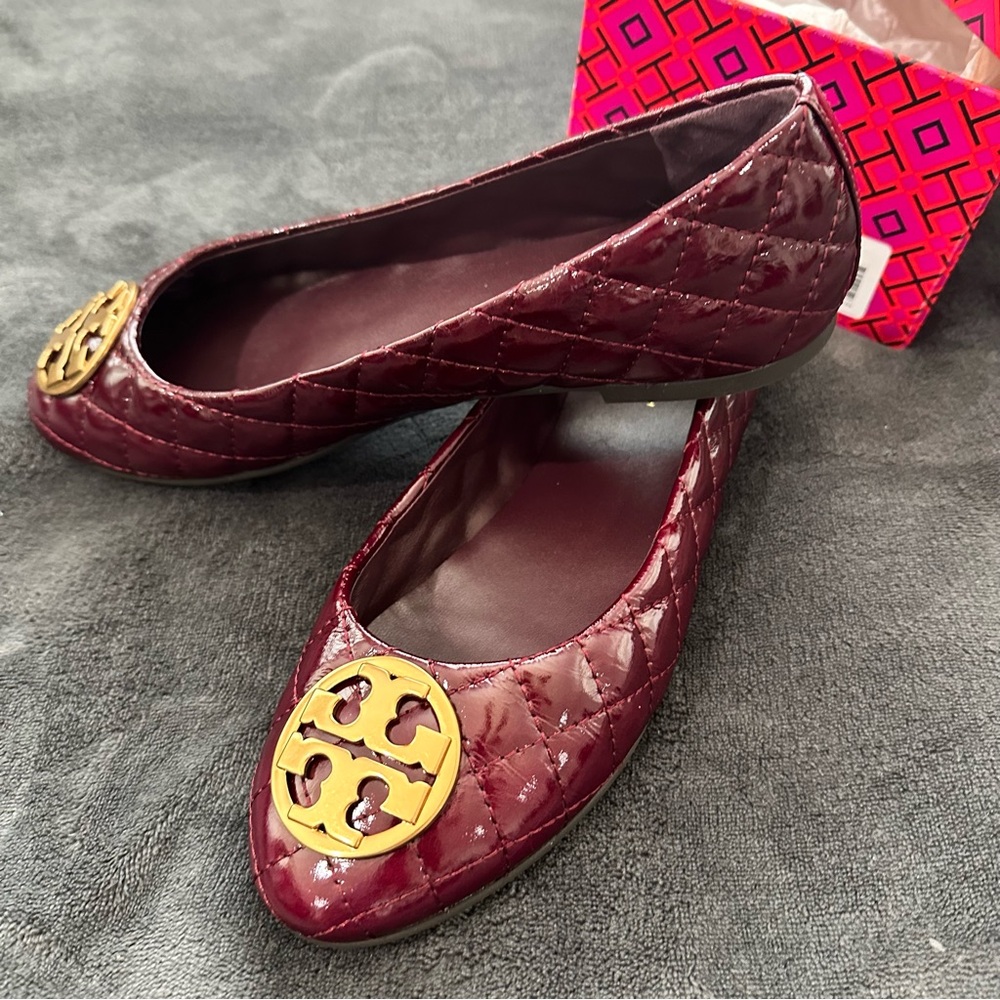NIB Tory Burch Chelsea Quilted Ballet Flat Venice Patent Leather Fig Jam/Gold